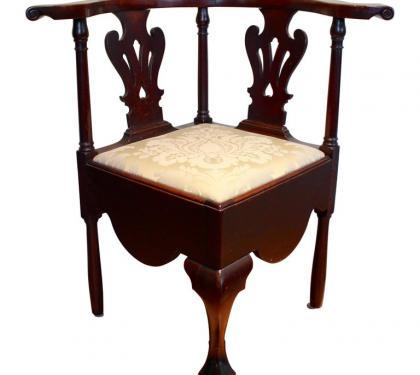 Walnut Queen Anne Corner Chair