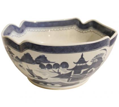 19th Century Chinese Canton Tall Scalloped Bowl